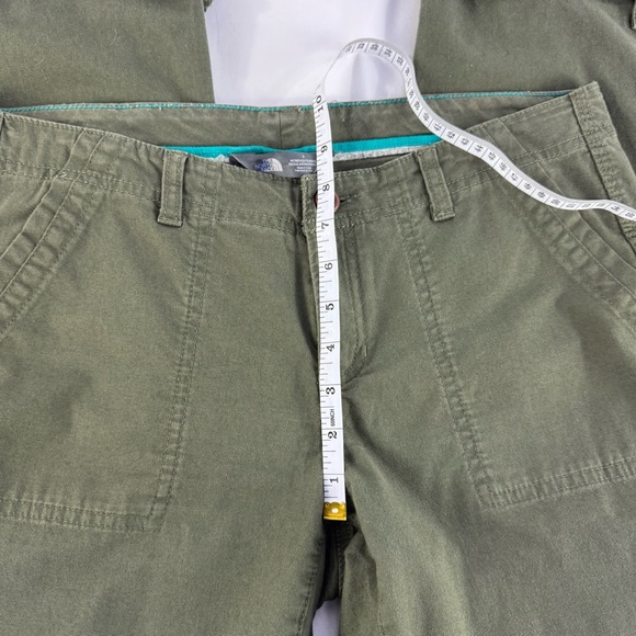 The North Face Cotton khaki green Roll Up Capri Pants women's size 8 - Picture 11 of 14